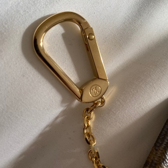 Lous Vuitton monogram key pouch - Picture 2 of 7